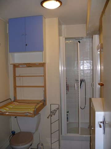Table à langer et douche