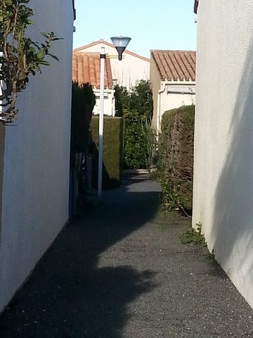 Passage arrière de la maison