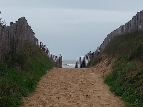 Accès plage de la Remigeasse.