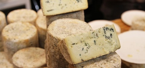 La fourme d'Ambert.